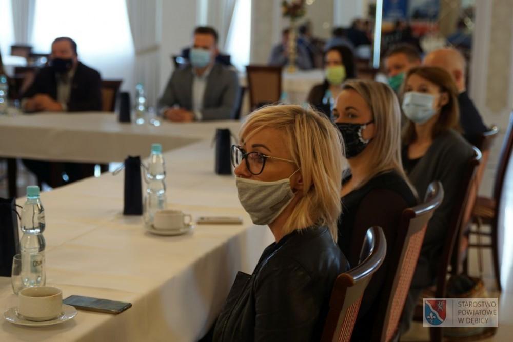 Na pierwszym śniadaniu spotkali się w Hotelu Gold