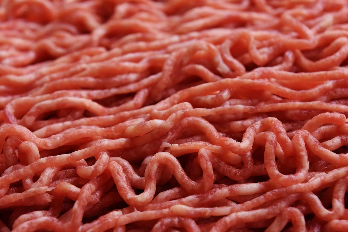 Uważaj! W tym mięsie może być salmonella