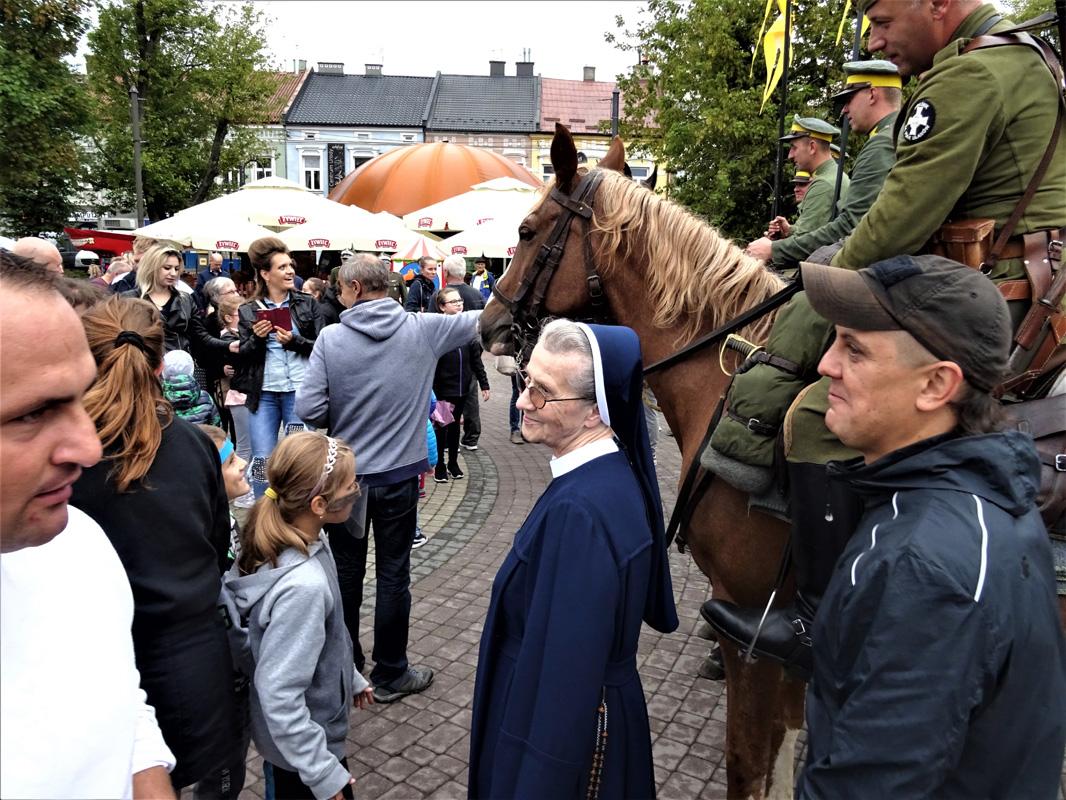 Sześciu konnych zameldowało się na Rynku - zdjęcia