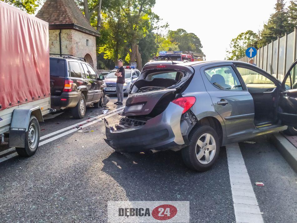 Zderzenie czterech samochodów. Wahadło na ważnej drodze!