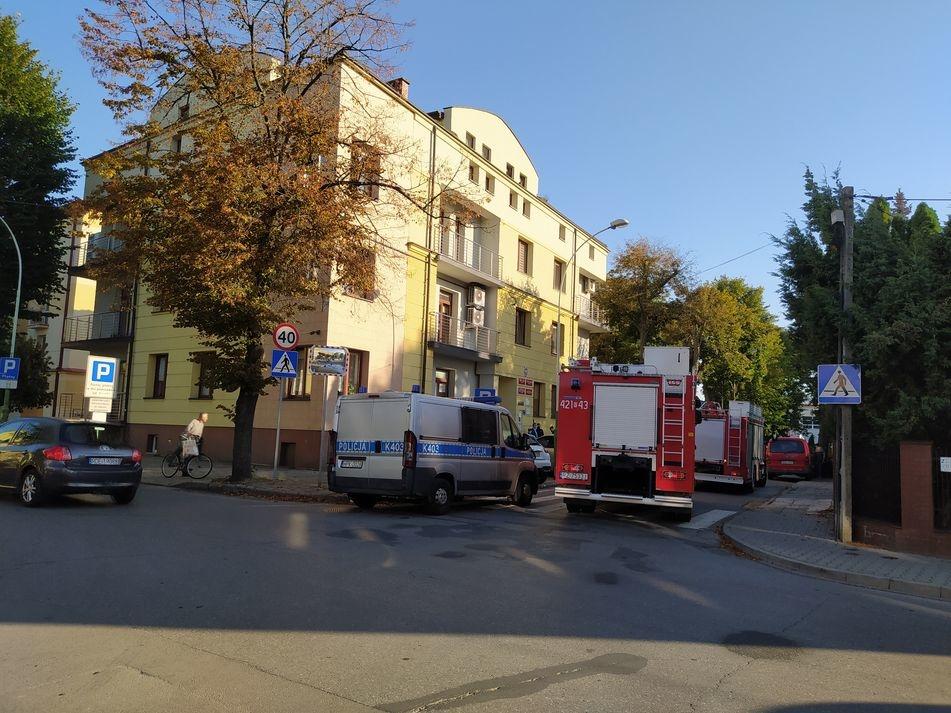 Urząd gminy ewakuowany. Na miejscu policja i straż - zdjęcia