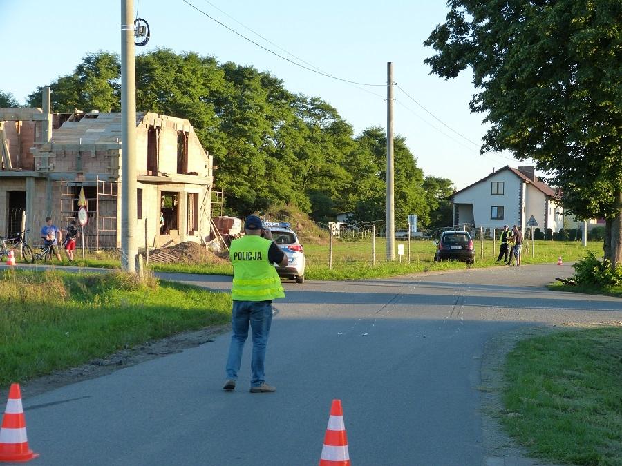 Potrącenie na skrzyżowaniu. Rowerzystę zabrała karetka