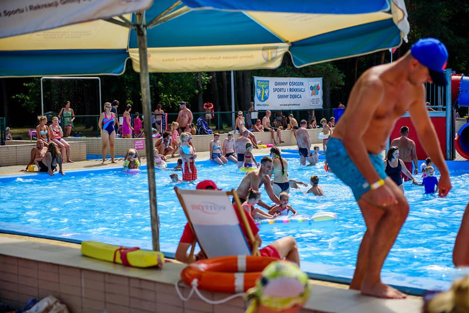 Piana party na basenie, sztuczny śnieg i bańki mydlane