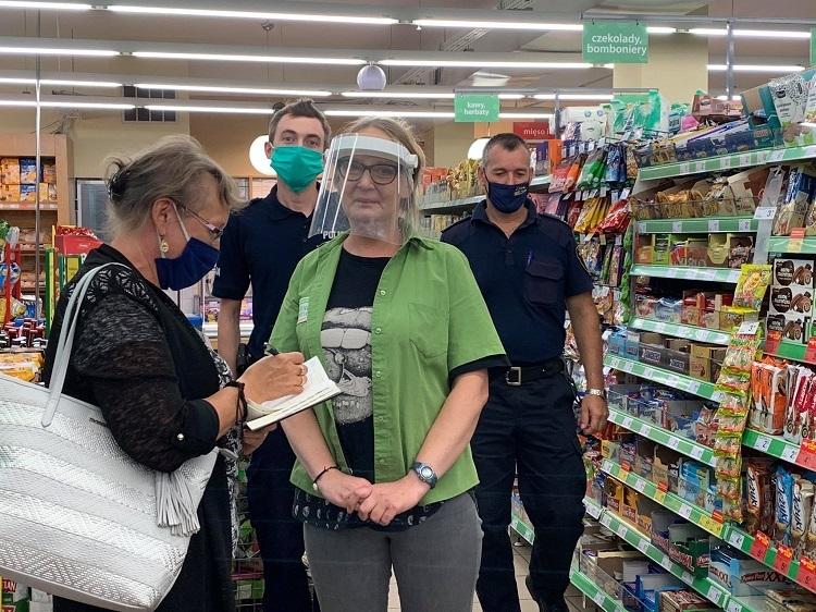 Sanepid kontroluje sklepy w czasie epidemii