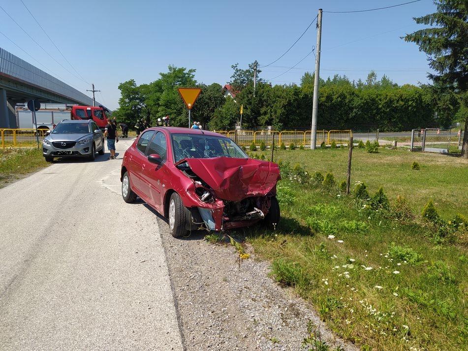 Wypadek w Kozłowie. Droga już odblokowana - zdjęcia