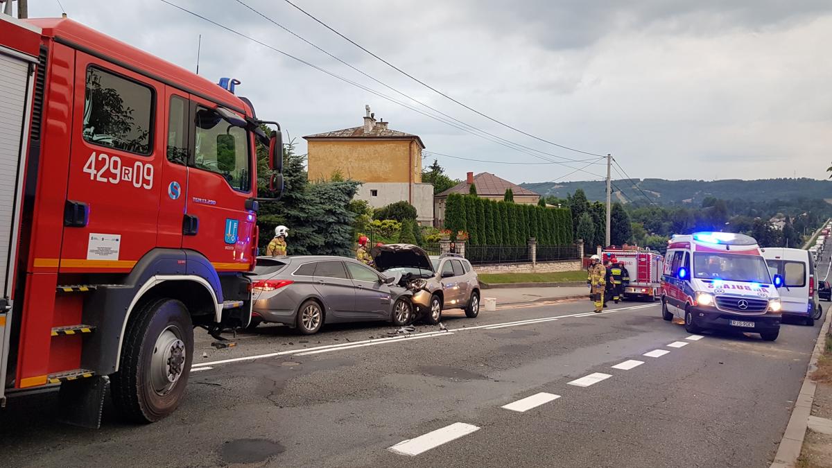 Czołówka o poranku. Trzy osoby w szpitalu