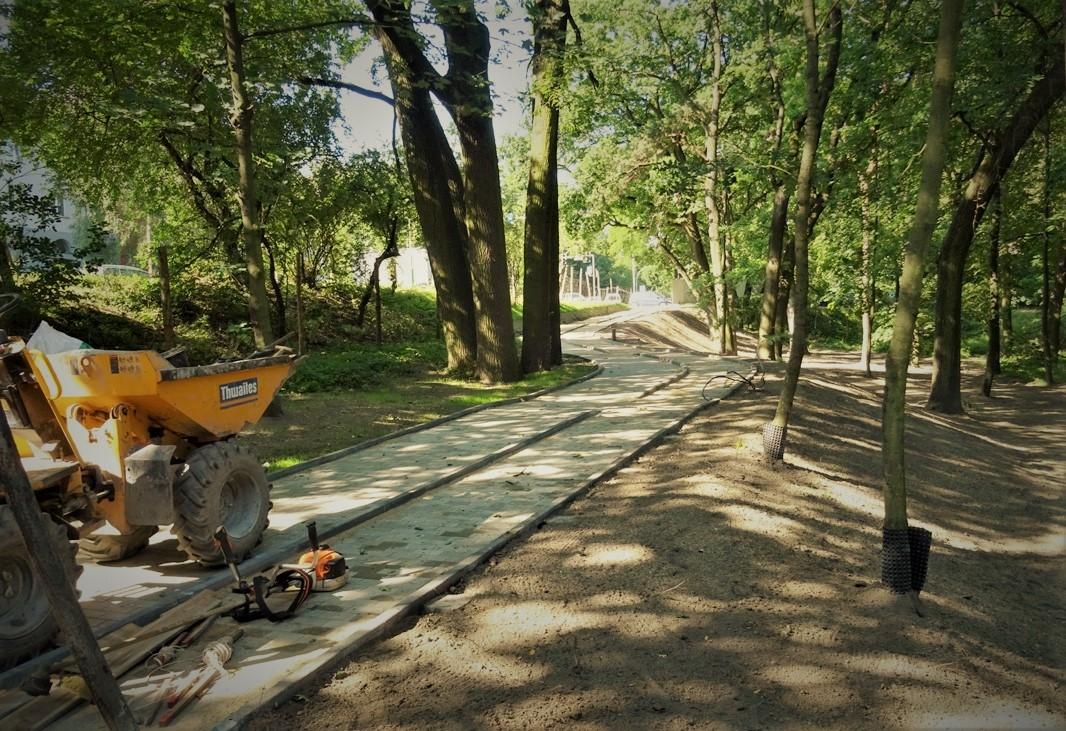 Prace trwają, ale Park Skarbka-Borowskiego wygląda coraz lepiej - zdjęcia