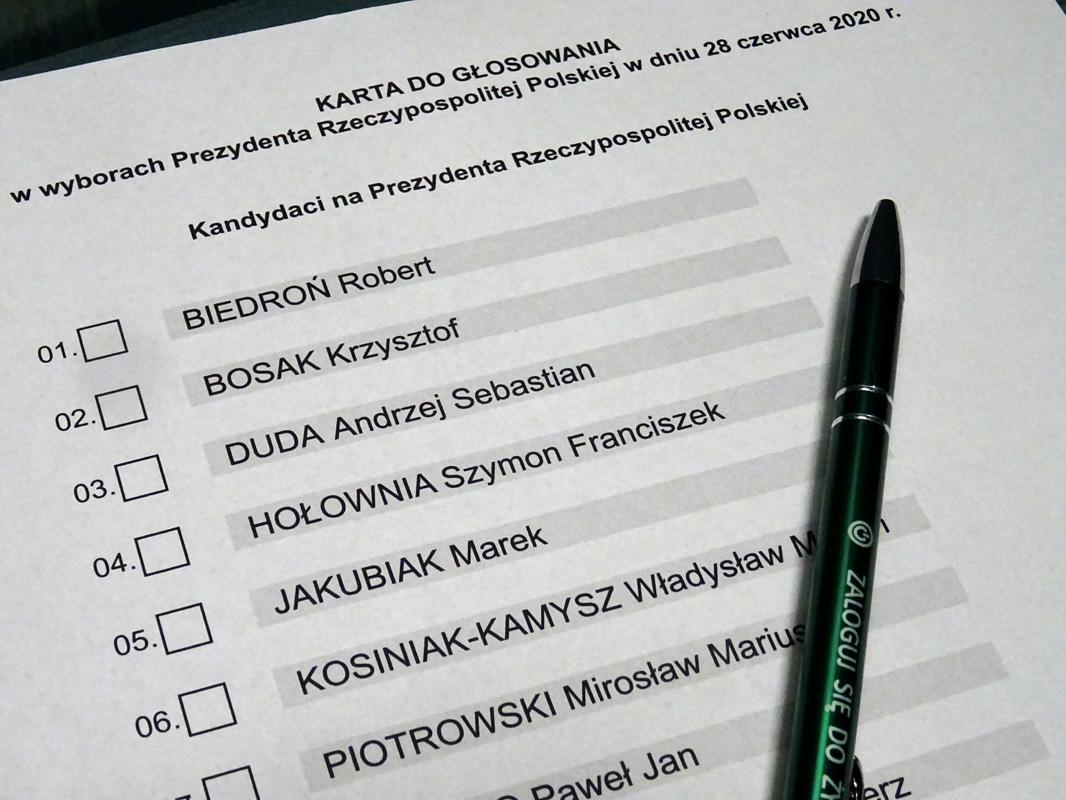 Została już tylko godzina. Do 17:00 zagłosowało 49,99% uprawnionych