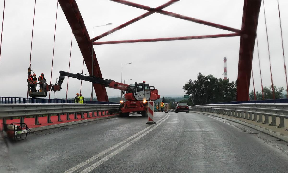 Utrudnienia na moście potrwają jeszcze 2-3 godziny