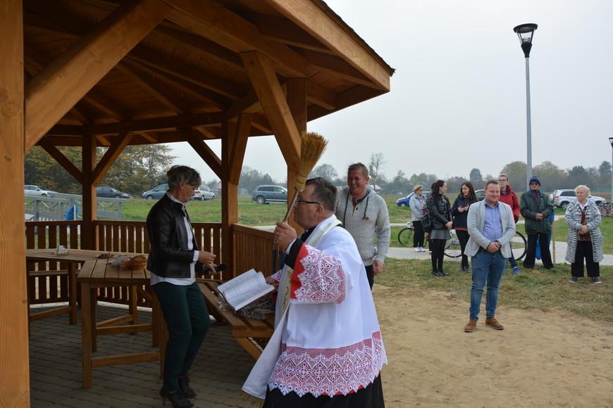 W mieście o nich mówią, a w gminie budują. I jeszcze pieniądze dostają