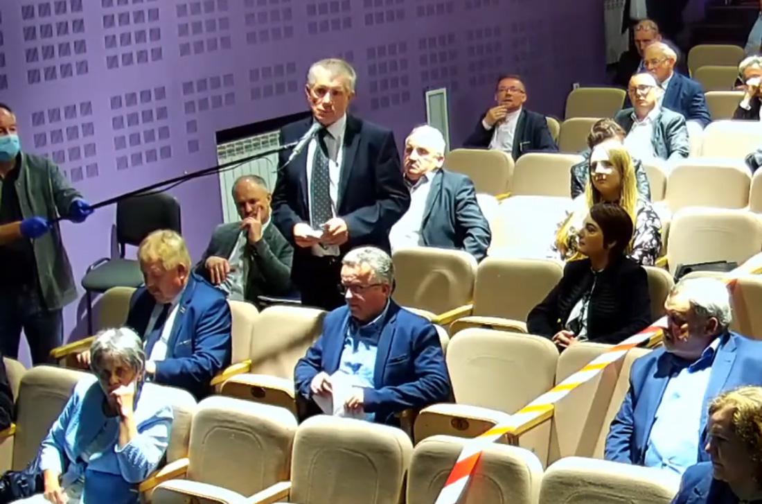 Sesji zamiast w urzędzie chcą w domu kultury