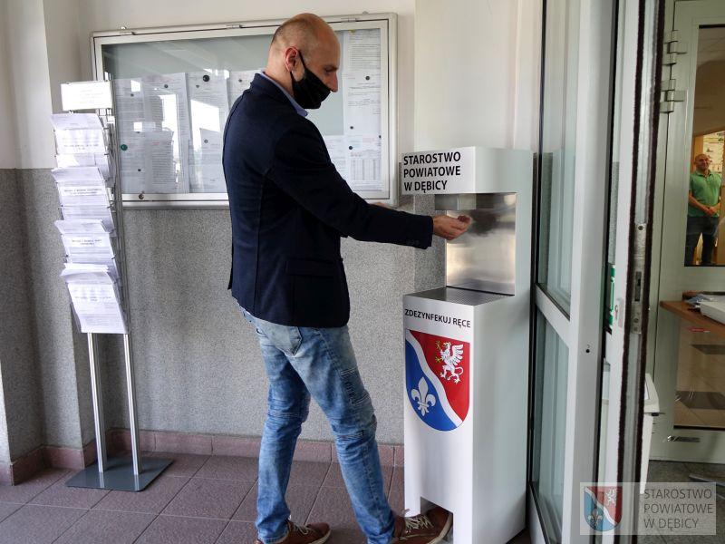 Ta z ministerstwa stoi pod poradnią