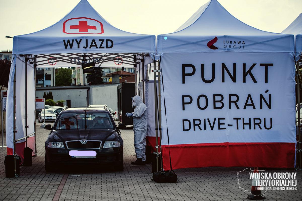 Wymaz pobiorą każdemu bez wysiadania z samochodu
