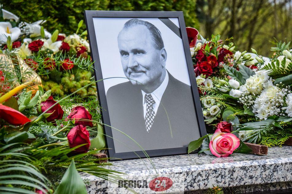 Spoczął obok rodziców - zdjęcia