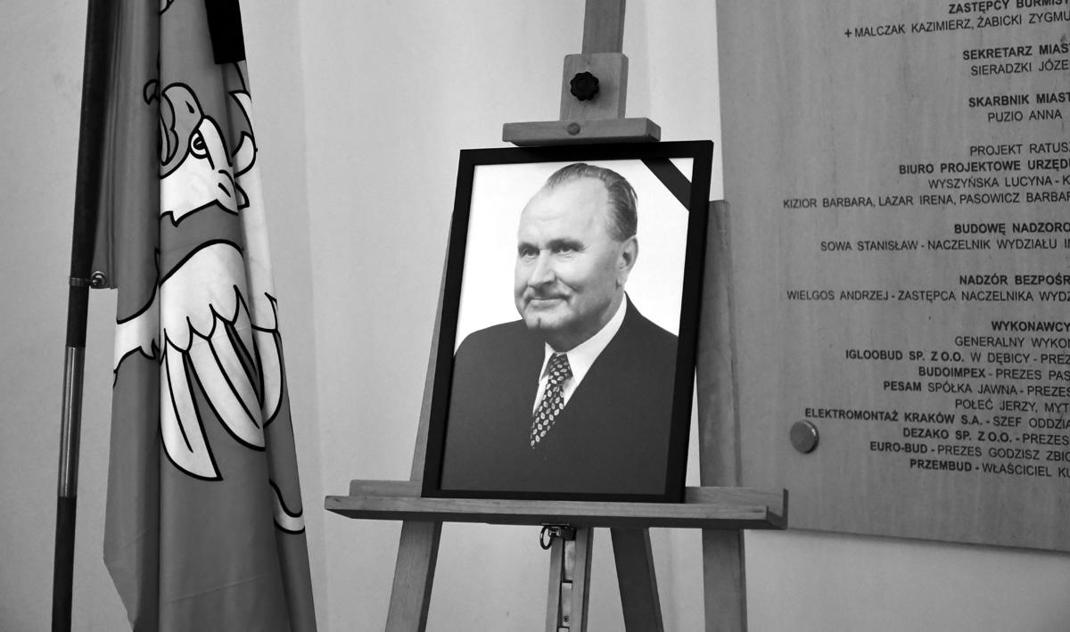 We wtorek żałoba. Wpisz się do księgi kondolencyjnej