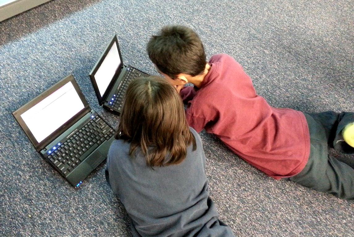 Uczniowie z Dębicy dostaną 100 laptopów