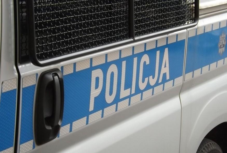 Pijany i bez uprawnień wylądował w rowie
