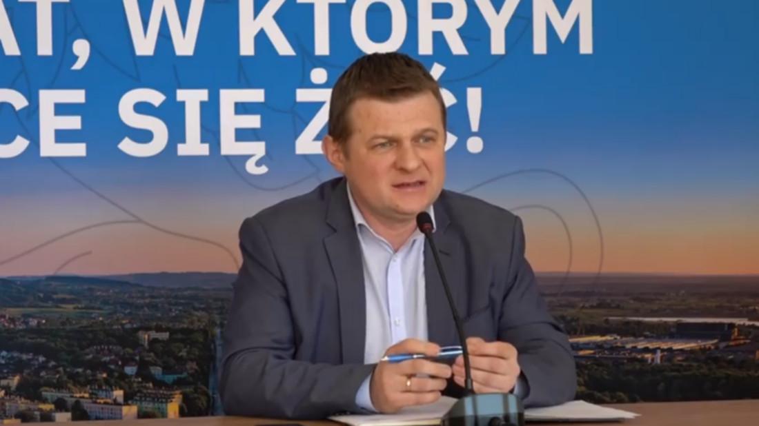 Adam Pieniążek: 100 tys. zł na komputery dla młodzieży