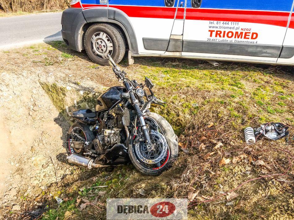 Motocyklista z poważnymi urazami - zdjęcia