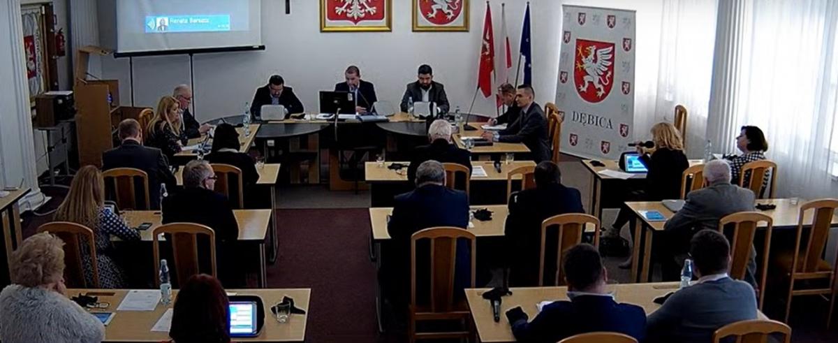 Radni przyjęli stawkę za śmieci - wideo