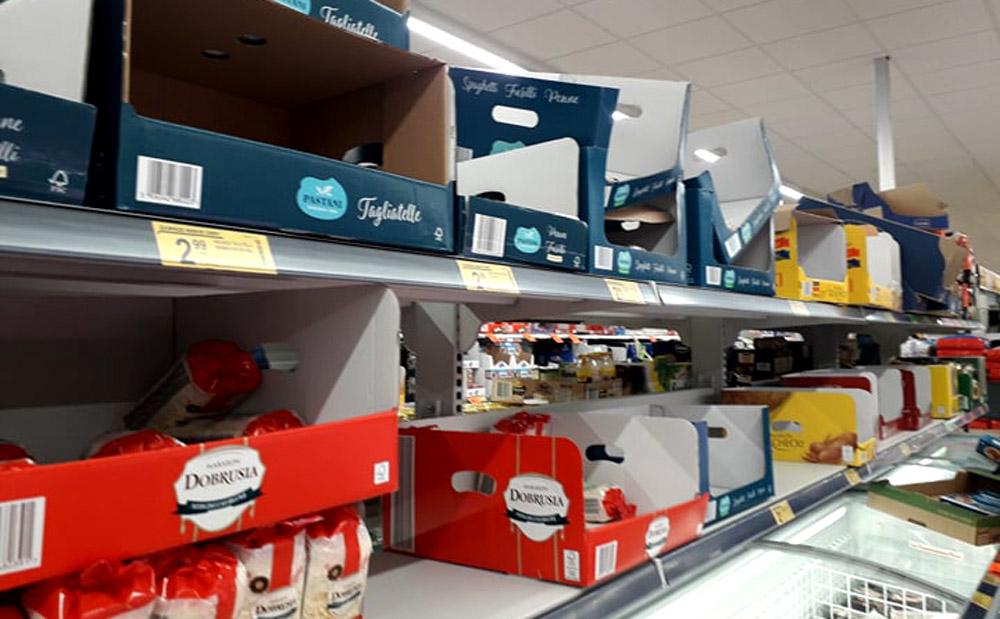 W sklepach szaleństwo i puste półki - zdjęcia