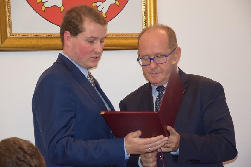 Boksują się burmistrz i przewodniczący
