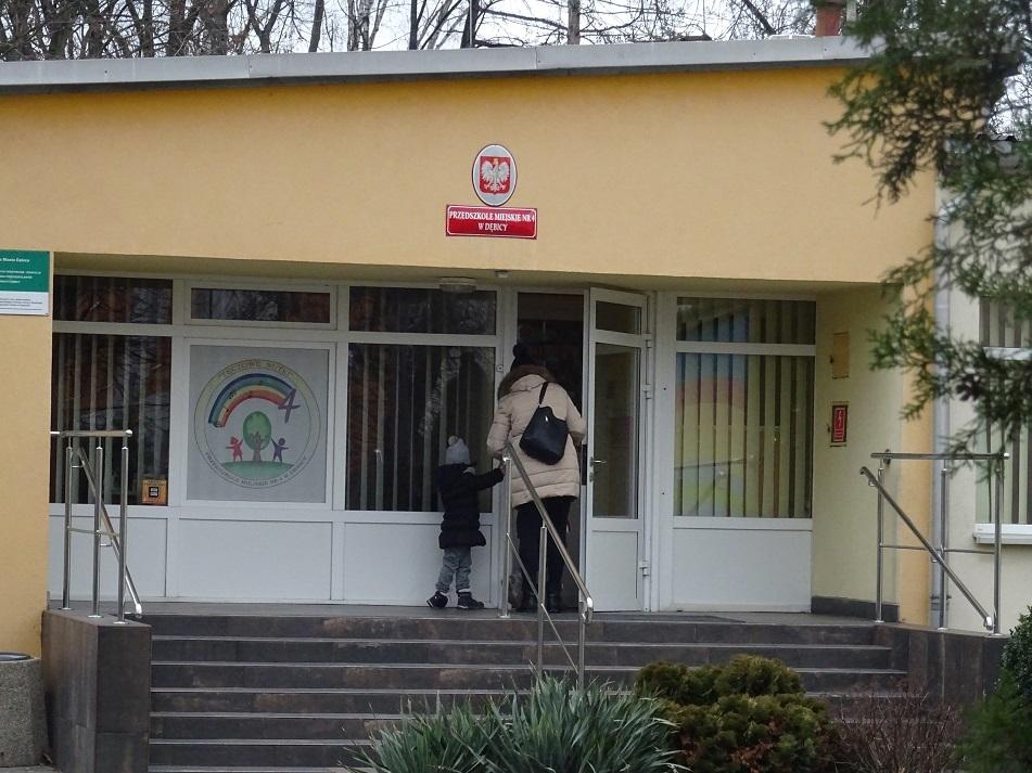 Uwaga rodzice! Zamykają żłobki, przedszkola i szkoły