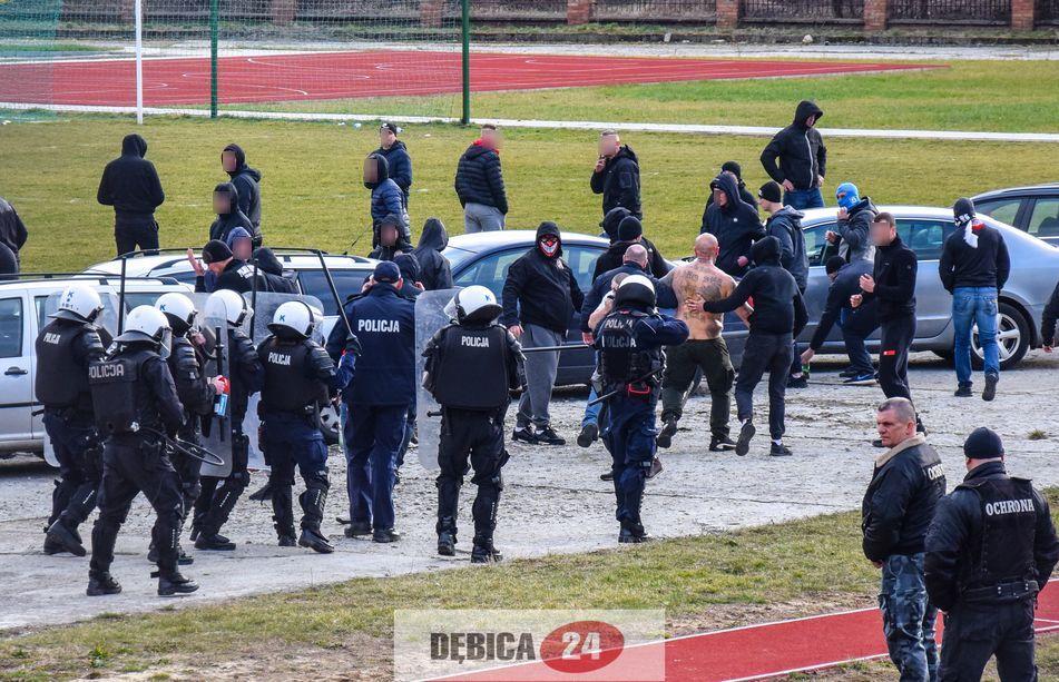 Kiboli uspokoiła policja, będą kary - zdjęcia