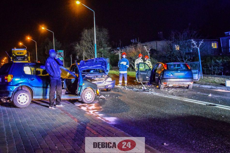 Uwaga! Po wypadku droga zablokowana - zdjęcia