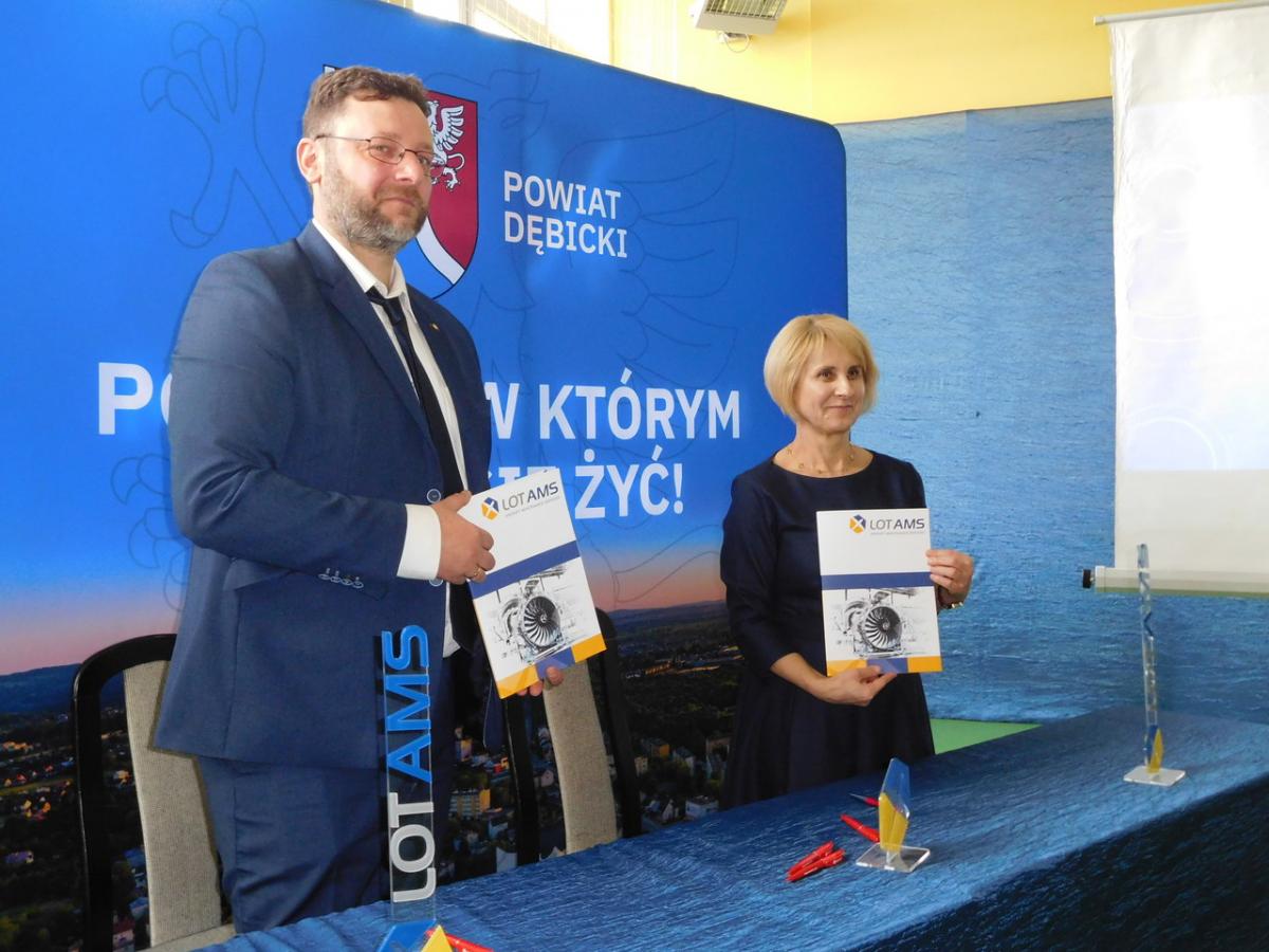 Praktyki i staże z LOT AMS (+zdjęcia)