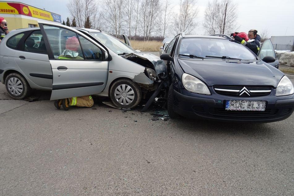 Auta zderzyły się na serwisówce - zdjęcia