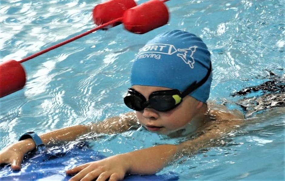 Zdobyli 170 tys. zł na naukę pływania