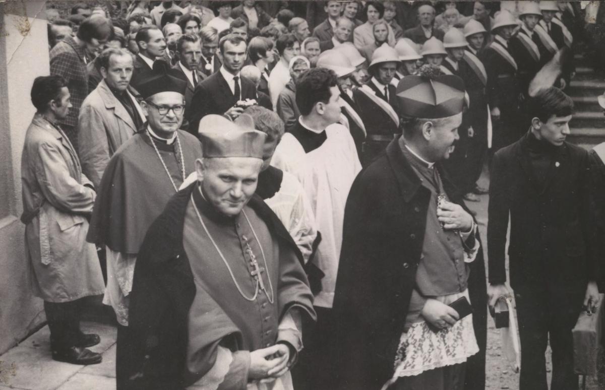 Kradzież złotych koron z kościoła w Zawadzie