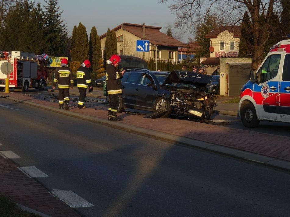 Zderzyły się trzy auta, są ranni - zdjęcia