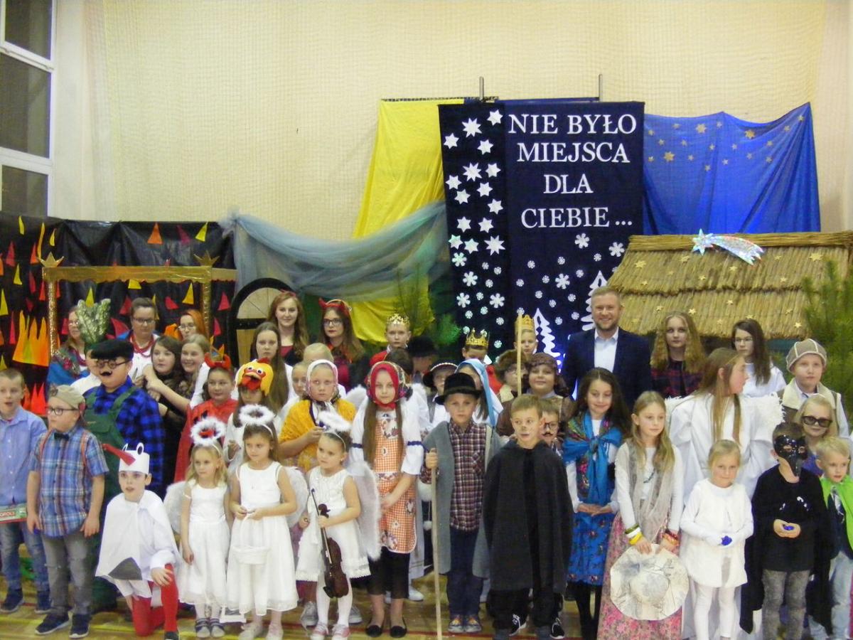 Były jasełka oraz 100 lat dla babć i dziadków