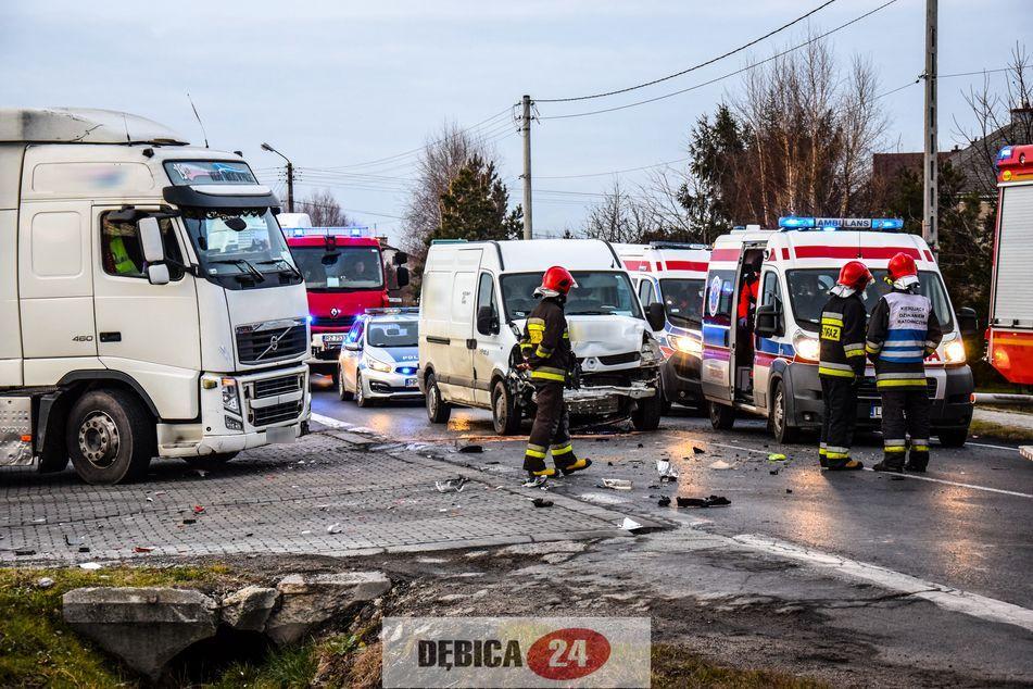Pięć rozbitych aut i dzieci w szpitalu