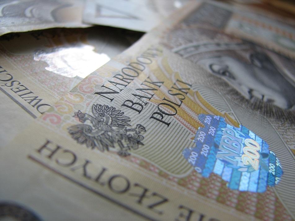 Wnuczek zaatakował. Dwie osoby wypłaciły pieniądze