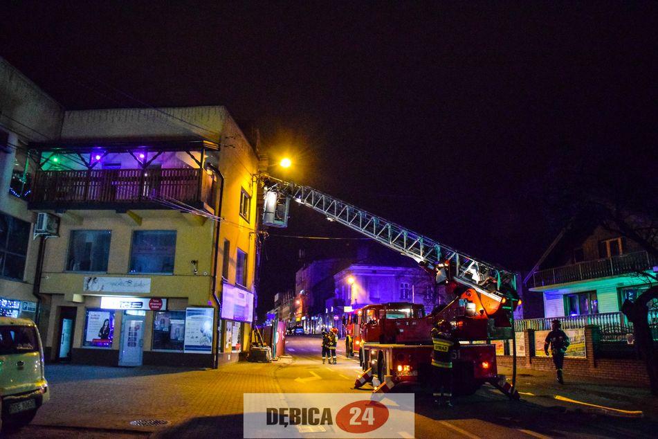 Pożar w centrum miasta. Utrudnienia w ruchu - zdjęcia