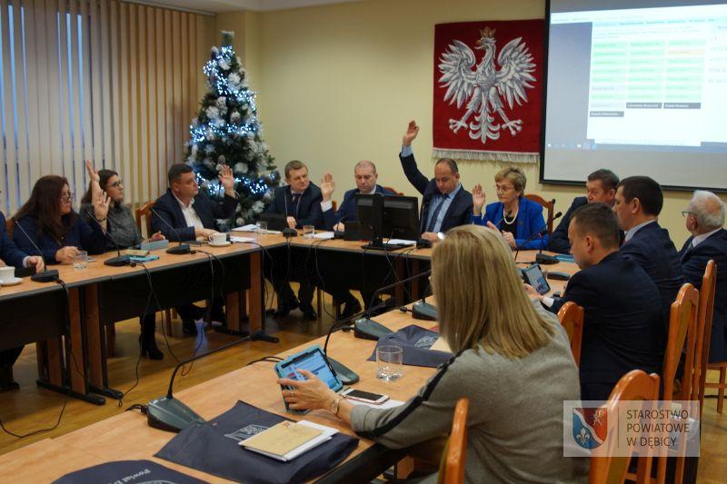 Na szkołę 3,5 mln zł, na drogę 750 tys. zł