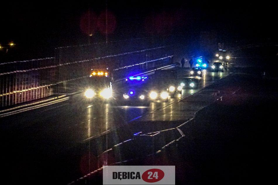 Na autostradzie cysterna uderzyła w bariery - zdjęcia