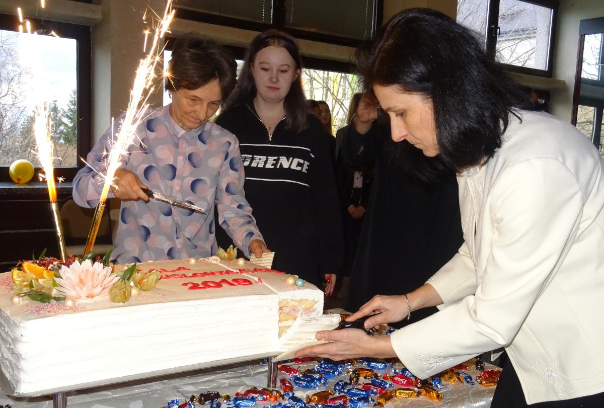 Gala Wolontariatu. Anna Czapla podzieliła tort - zdjęcia