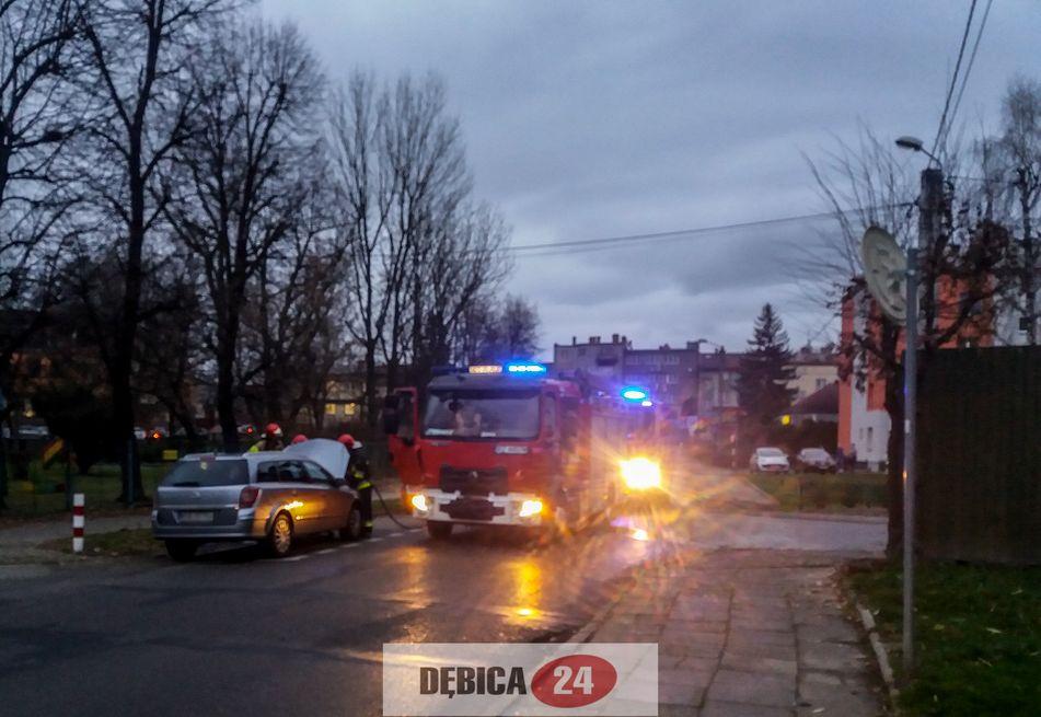 Pożar samochodu w centrum miasta