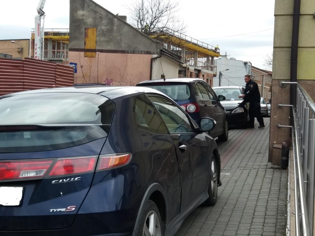Parkujesz na Żuławskiego, spodziewaj się mandatu