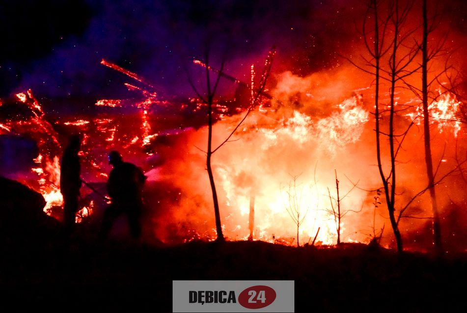 Dom spłonął doszczętnie - zdjęcia