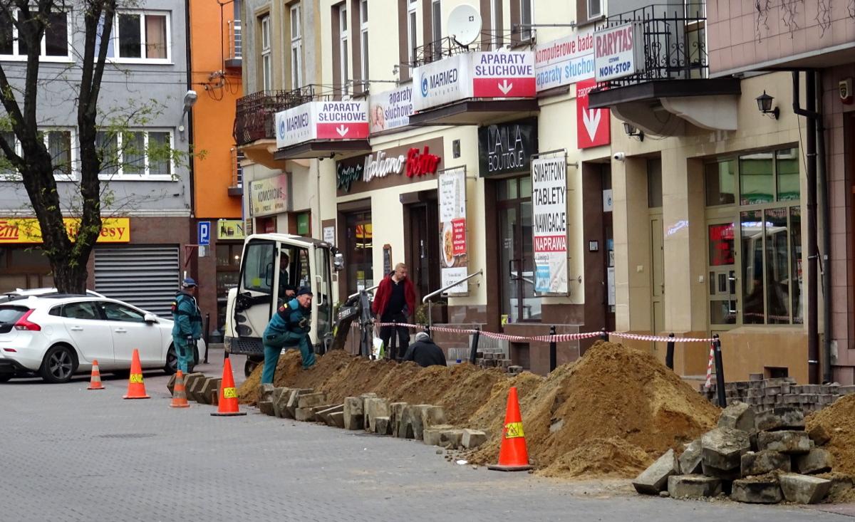 W Rynku utrudnienia. Przy sklepie nie zaparkujesz