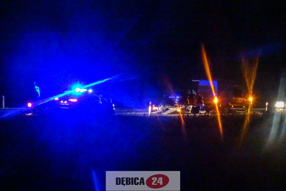 Stado przechodziło przez drogę, kierowca nie wyhamował