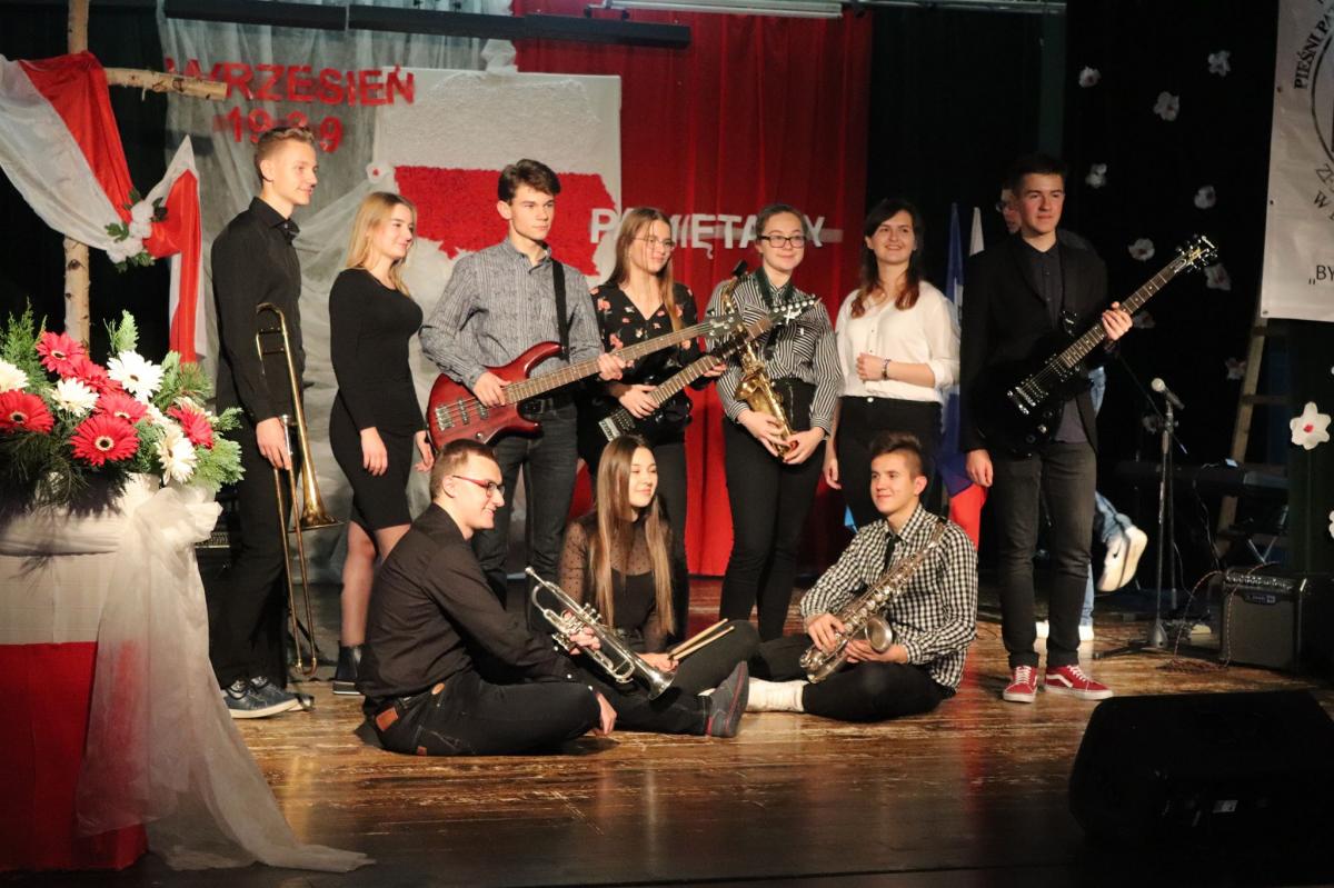 Medale podczas festiwalu w Pustkowie Osiedlu