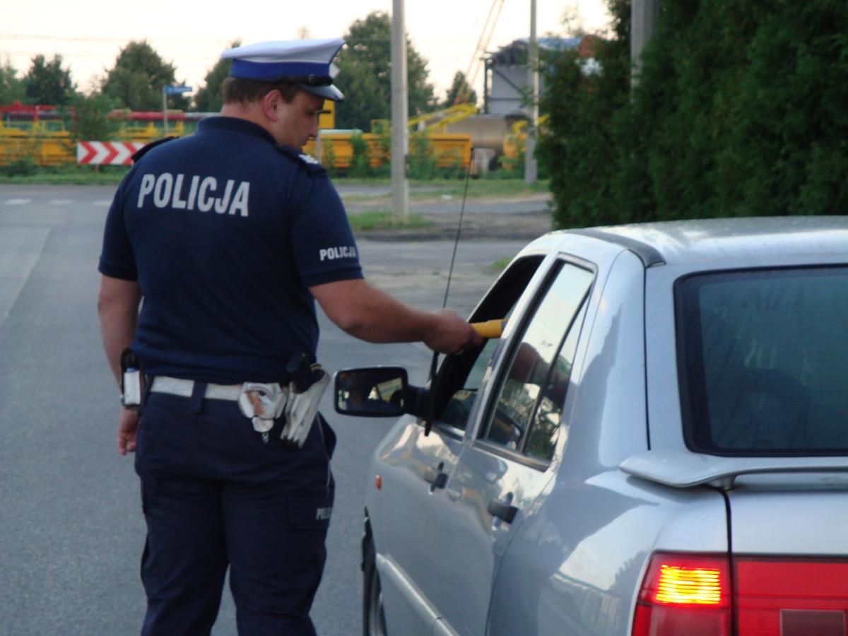Ręce na kierownicy albo 500 złotych mandatu