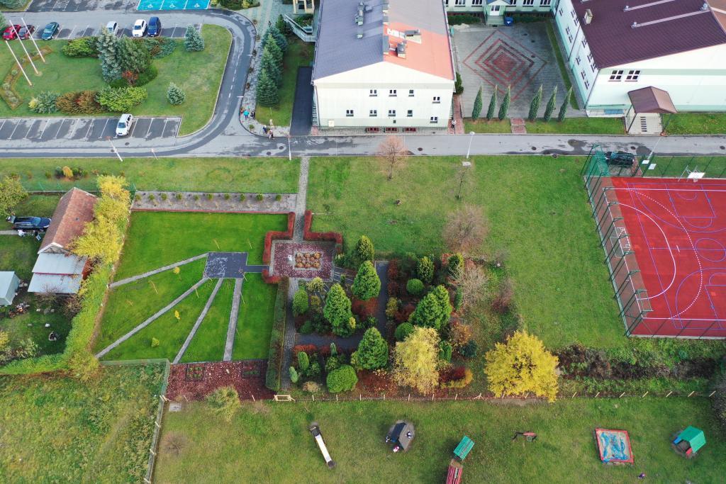 Ogród w Jedenastce zaprojektowali nauczyciele