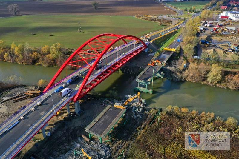 Rozbierają stary most + zdjęcia